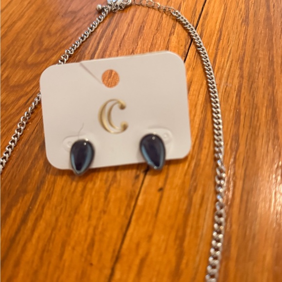 Elegant Silver and Blue Teardrop Necklace - Picture 4 of 5